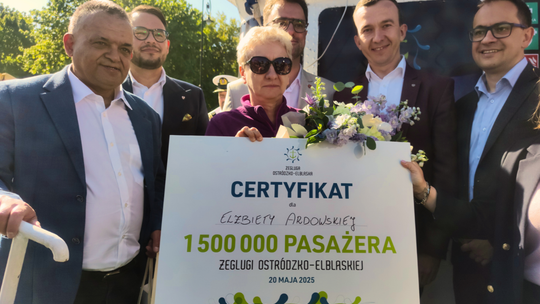1 500 000 pasażer przepłynął statkiem po trawie