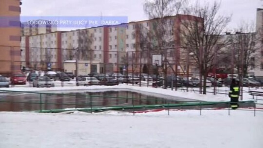 Boisko zamienili w lodowisko