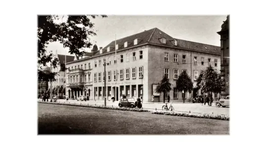 DE Berlin Dresdner Bank | Dawniej i dziś