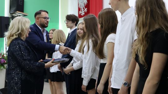 Dzwonek na wakacje. Miejskie zakończenie roku szkolnego [WIDEO I ZDJĘCIA]