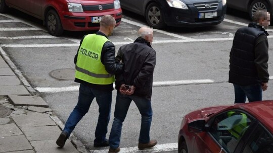 Elbląg: Policjanci zatrzymali dwie osoby podejrzane o oszustwa „na policjanta"