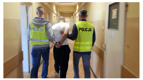 Elbląg: Szedł na policjantów z nożem. Dzięki sprawnej interwencji został zatrzymany i nikomu nic się nie stało