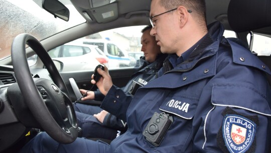 Elbląscy policjanci wyposażeni w kamerki