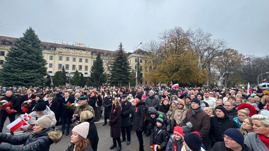 Elblążanie uczcili 106. rocznicę odzyskania niepodległości [GALERIA ZDJĘĆ]