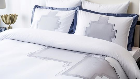 Jak często wymieniać pościel w hotelu? Praktyczny przewodnik dla branży noclegowej