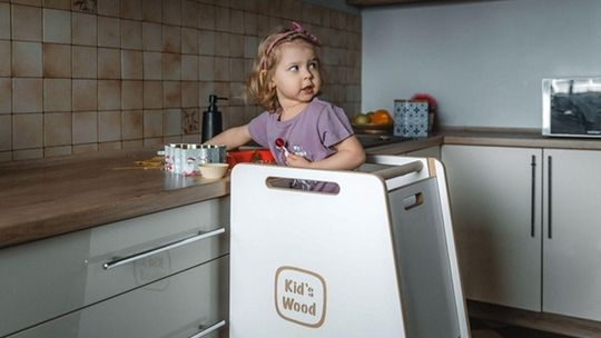 Kitchen helper Kids-Wood – sposób na rozwijanie samodzielności dziecka w kuchni