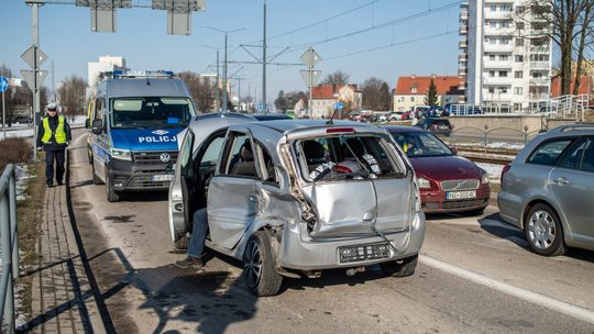 Kolizja auta z tramwajem na Browarnej