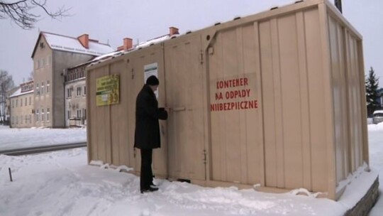 Kontenery na razie świecą pustkami 