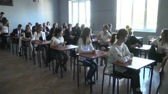 Nie chcą łączenia, nie chcą likwidacji - co dalej z oświatą?