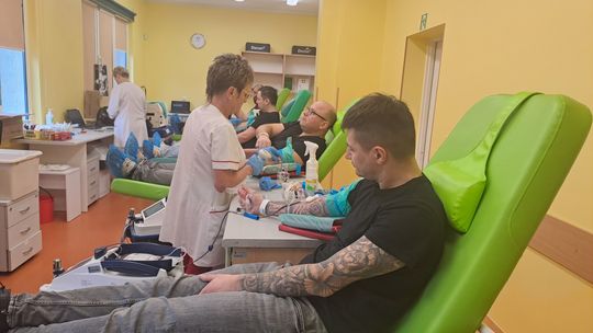 Nowe porcje żywnościowe za oddanie krwi. Chętnych by pomóc, w Elblągu nie brakowało [WIDEO]
