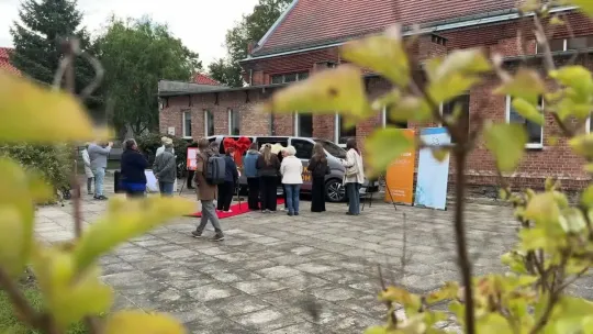 Nowy samochód dla elbląskich seniorów. Dziś przekazano kluczyki do pojazdu