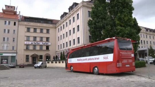 Oddali krew w autobusie
