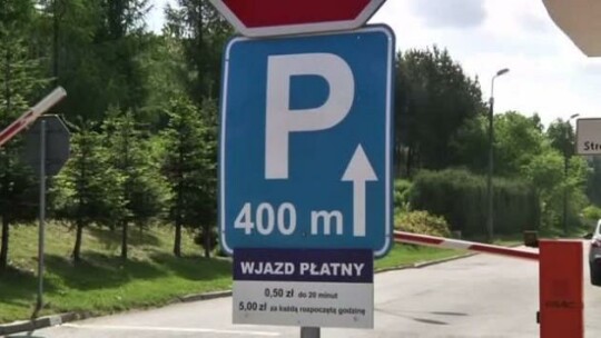 Pacjenci górą, szpital zmniejsza opłaty za parking