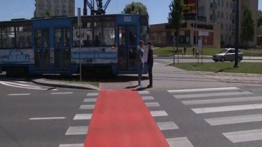 Pasy bardziej widoczne