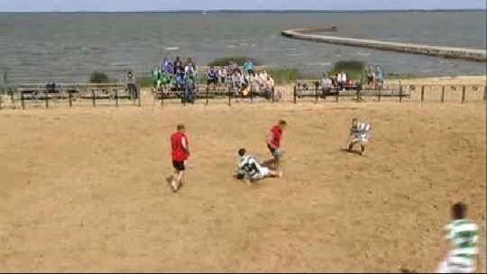 Piłkarze podbili plażę 