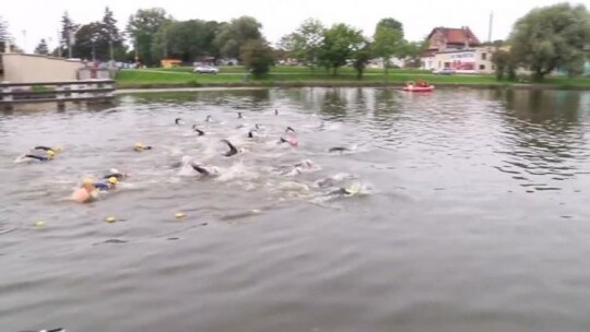 Pływacy rozpoczęli Enduroman 2017