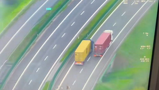 Policyjny śmigłowiec Bell nad S7 [WIDEO]