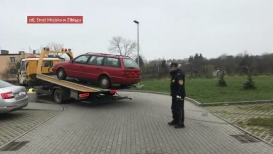 Porzucone auta blokują elbląskie parkingi