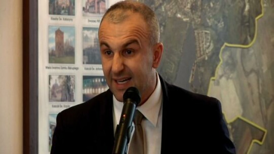 Poseł gani i zachęca do współpracy 