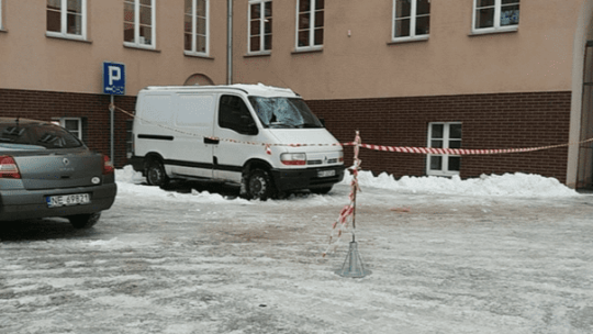 Pracownica UM wypadła z okna
