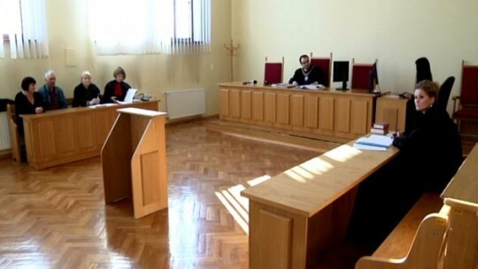 Proces w sprawie śmierci dziewczynki przygniecionej bramką