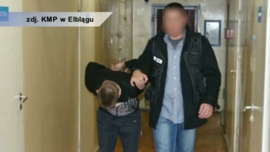 Przed policją uciekł do mieszkania