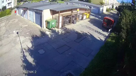 Przyłapany jak wyrzucał odpady z płyt meblowych [VIDEO]
