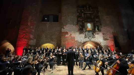 Requiem Mozarta zatrzymało czas w Galerii EL. Publiczność wypełniła salę po brzegi [GALERIA ZDJĘĆ]