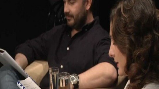 Scena przy stoliku 