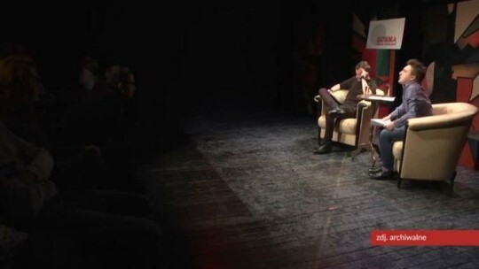 Scena przy stoliku - "Czarowna noc"