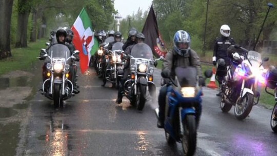 Świętowali w strugach deszczu 