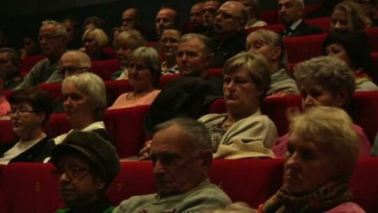 Tłumy na filmach o Elblągu
