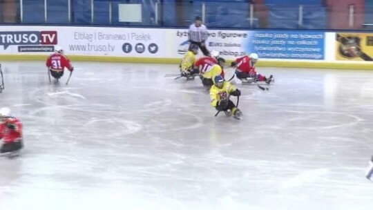 Turniej hokeja na sledżach na elbląskim lodowisku