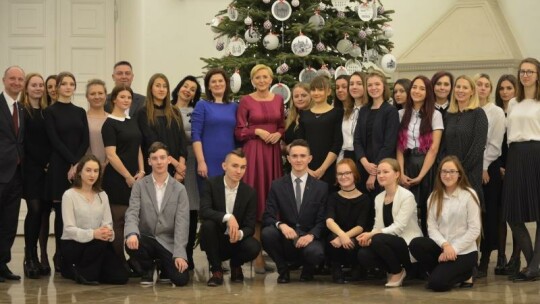 Uczniowie Liceum Plastycznego autorami ozdób na choince w Pałacu Prezydenckim