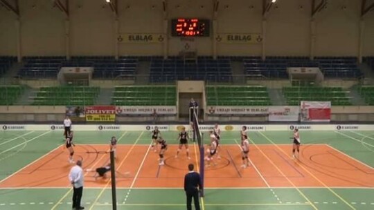Udany start siatkarek