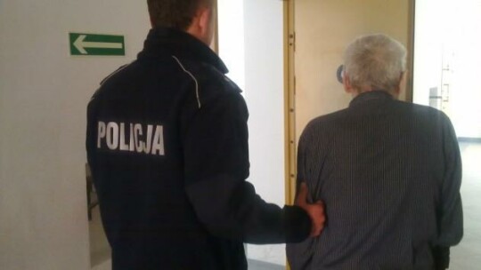 Wyrzucił psa z czwartego piętra