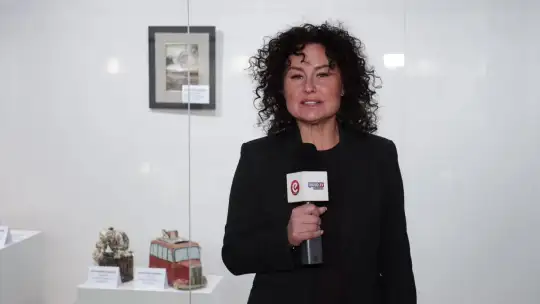 Z kawałków materiału powstała sztuka. Ta wystawa wciąga od pierwszego spojrzenia