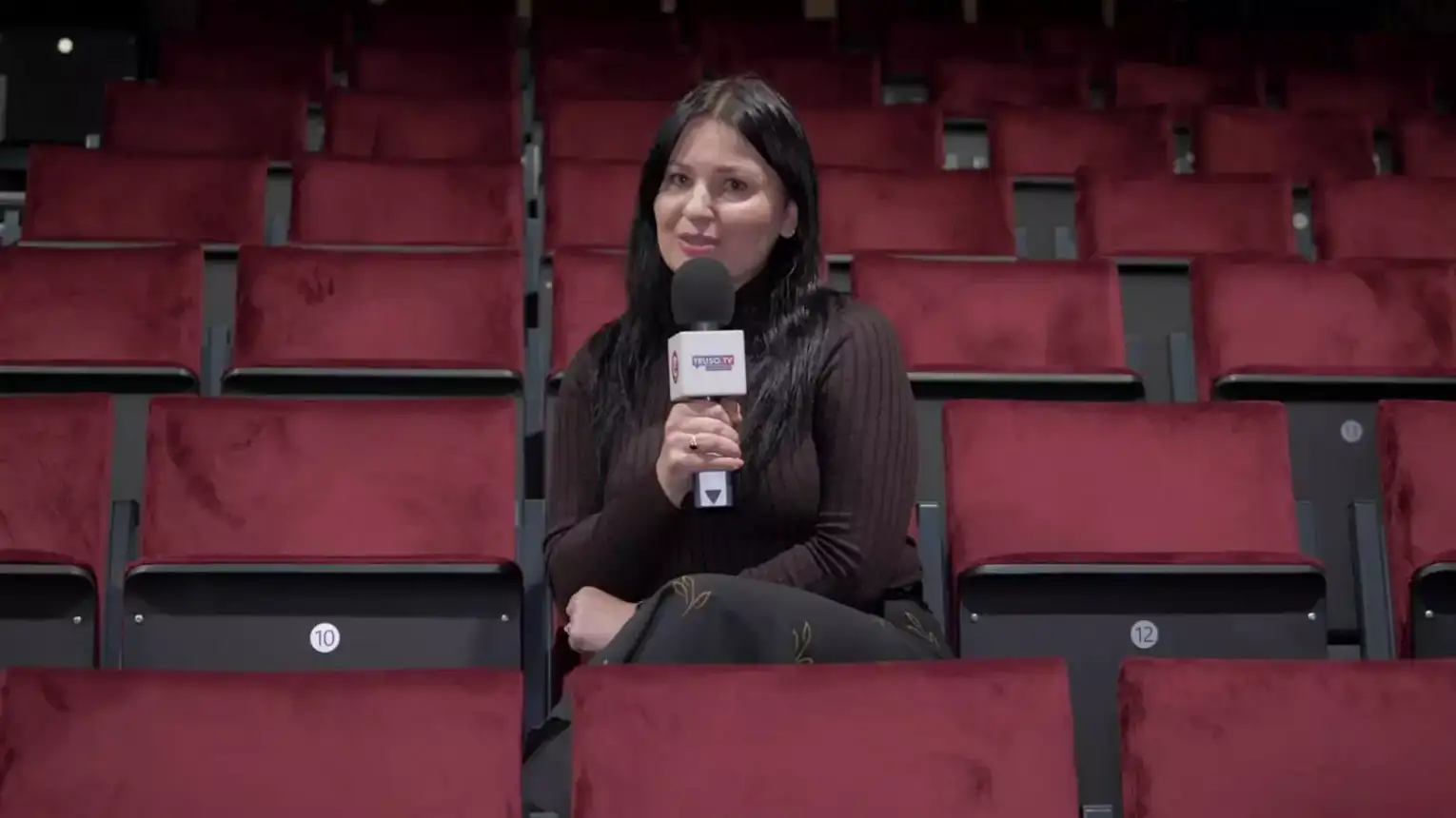 Elbląski Teatr zaprasza na „Małe Zbrodnie Małżeńskie”. Listopadowa Scena przy Stoliku