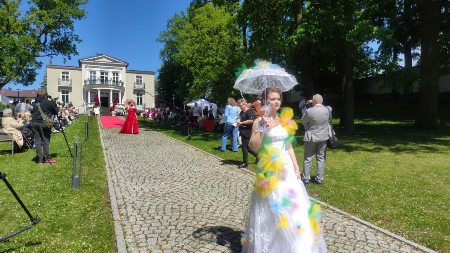 Kwiaty w modzie. Za nami pokaz uczennic ZSIŚiU w Elblągu [WIDEO]