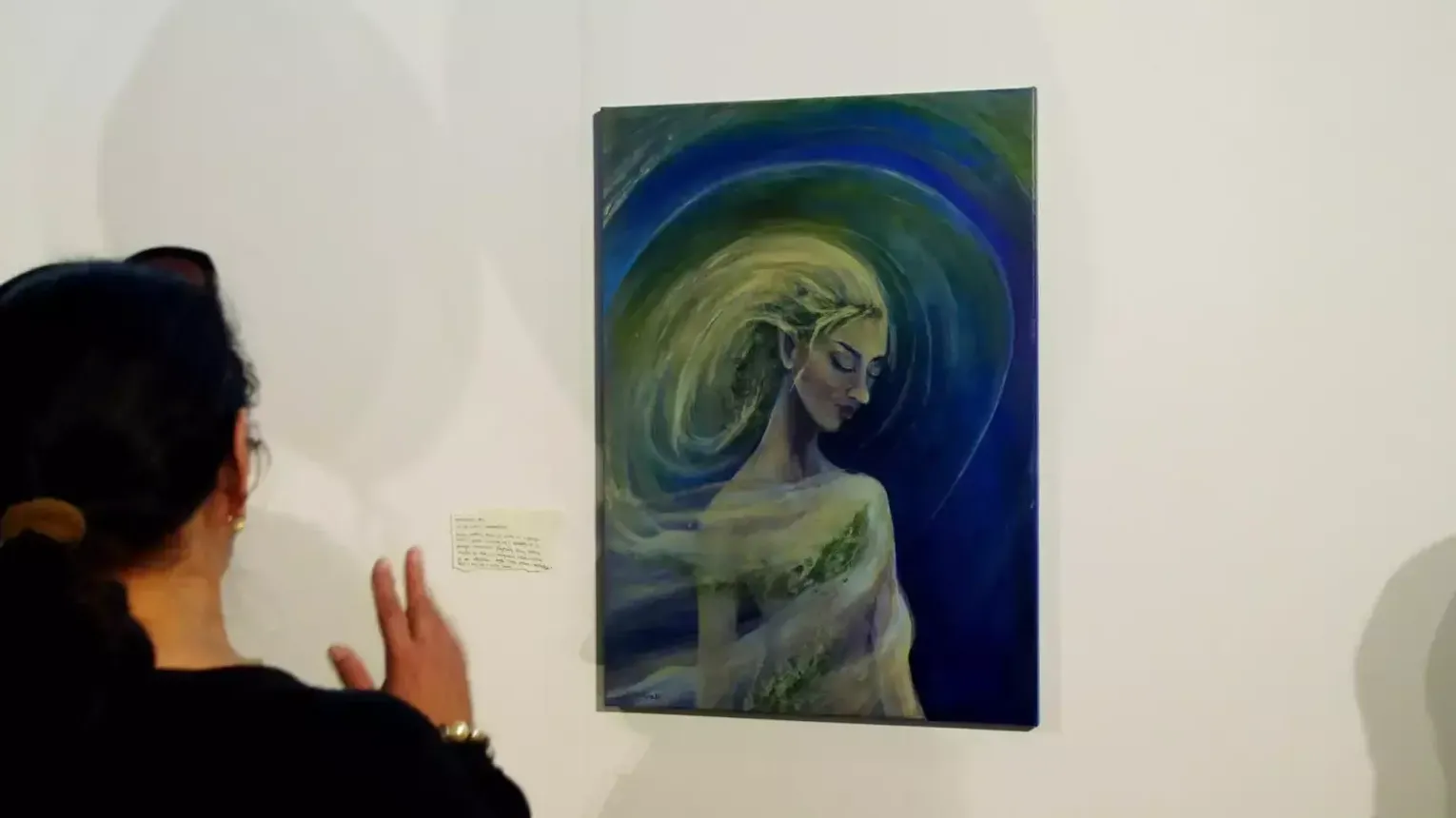 „Natura Imaginata” w Galerii EL. Paulina Wiewióra zabiera widzów do świata snów i wspomnień