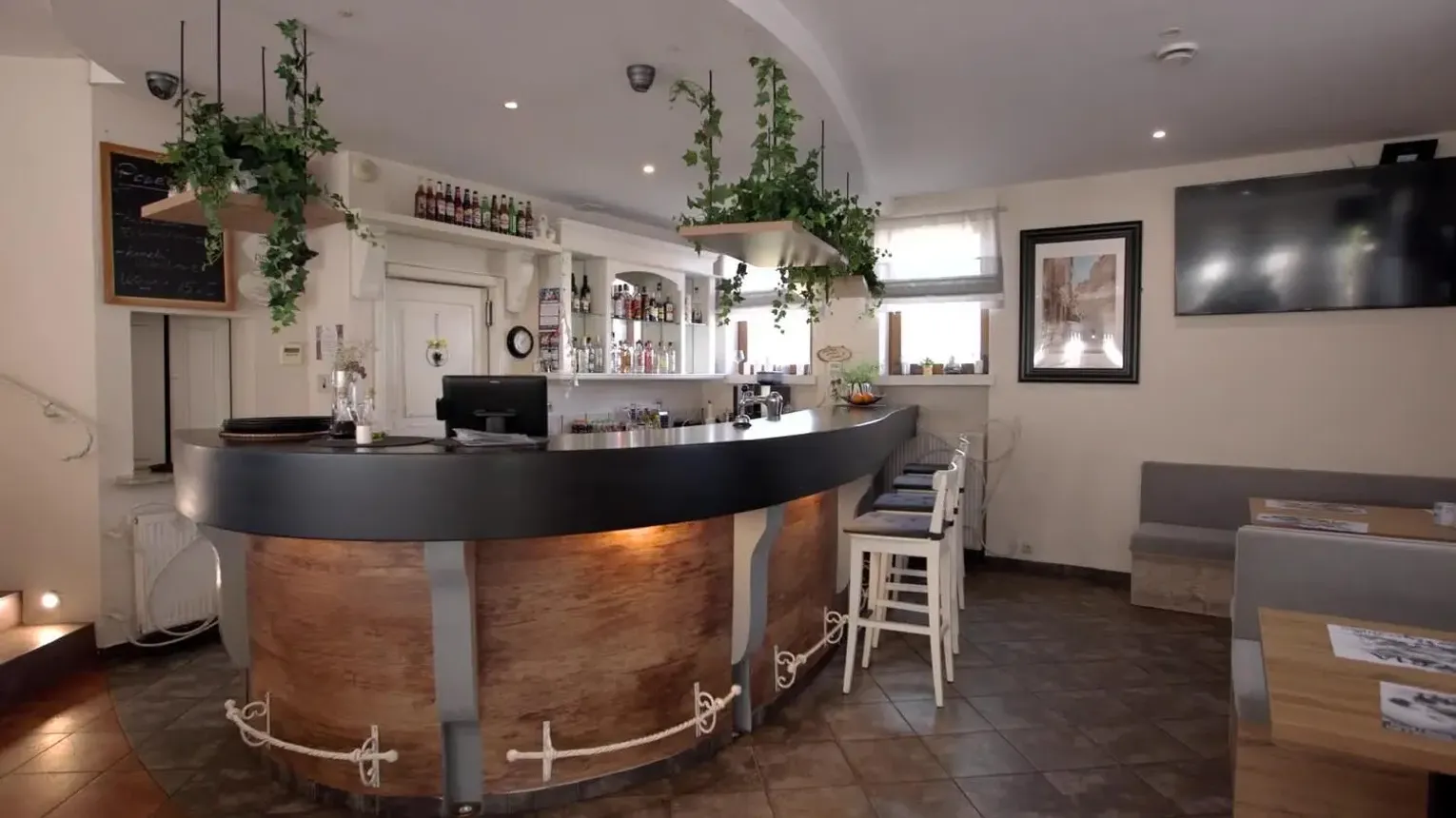 Pizzeria, apartamenty i gotowy pomysł na biznes – nieruchomość w Dzierzgoniu czeka na nowego właściciela!