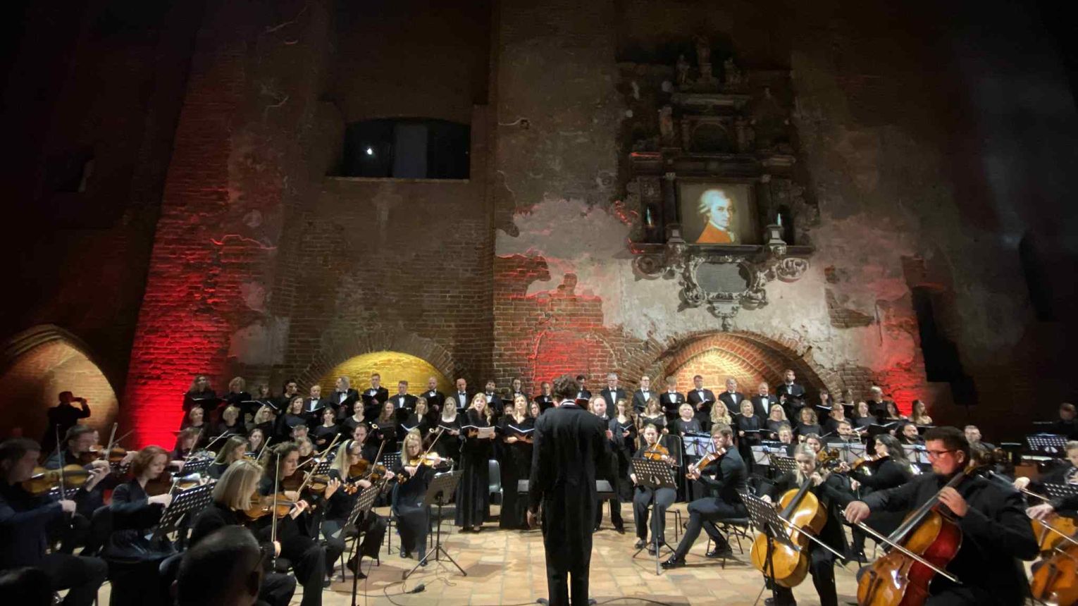 Requiem Mozarta zatrzymało czas w Galerii EL. Publiczność wypełniła salę po brzegi [GALERIA ZDJĘĆ]