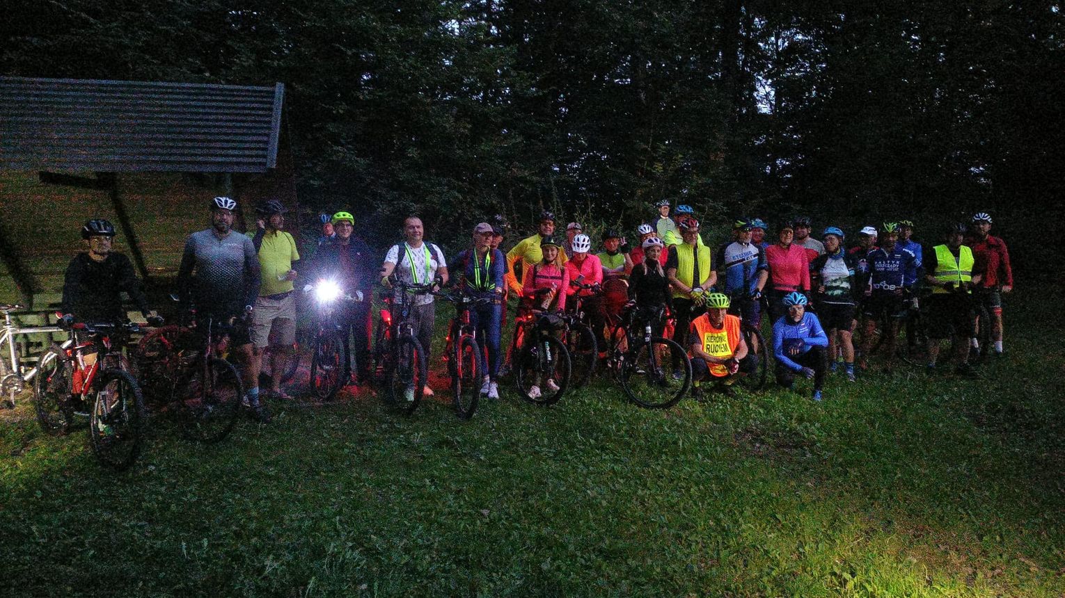 Rowerami nocą do Kadyn