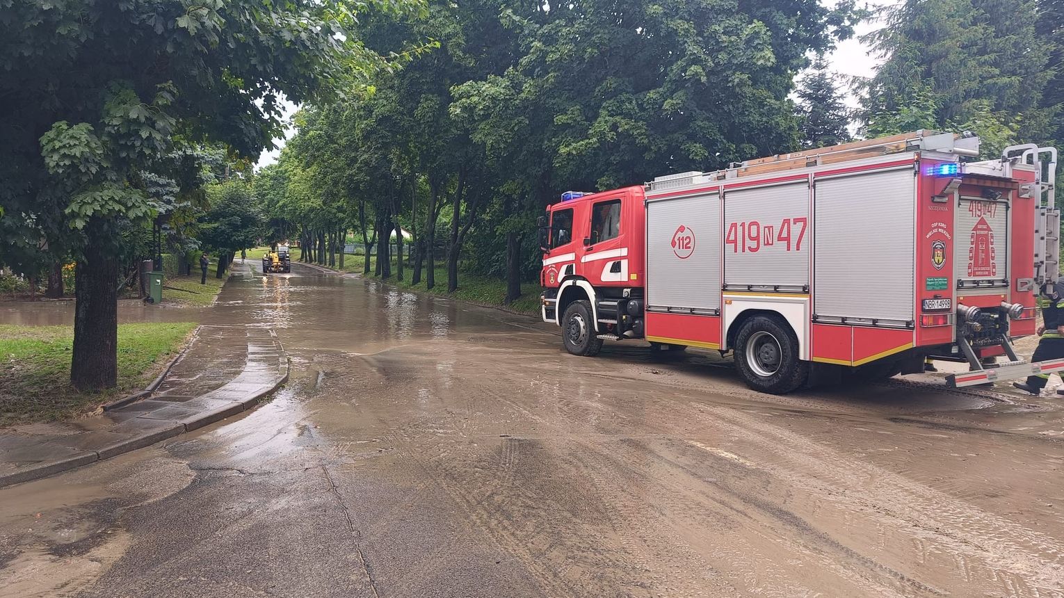 Strażacy walczyli ze skutkami poniedziałkowej burzy [ZDJĘCIA]