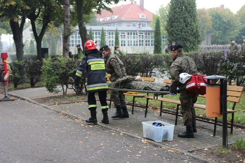 Braniewo: Ćwiczenia strażaków w koszarach
