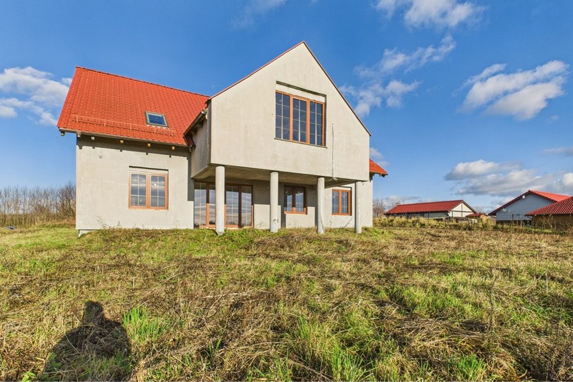 Dom z hektarem wolności. Majewo pod Elblągiem czeka na nowego właściciela Dom z hektarem wolności. Majewo pod Elblągiem czeka na nowego właściciela