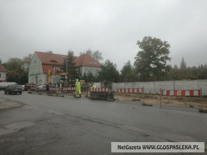 Pasłęk: Nowy chodnik i parking