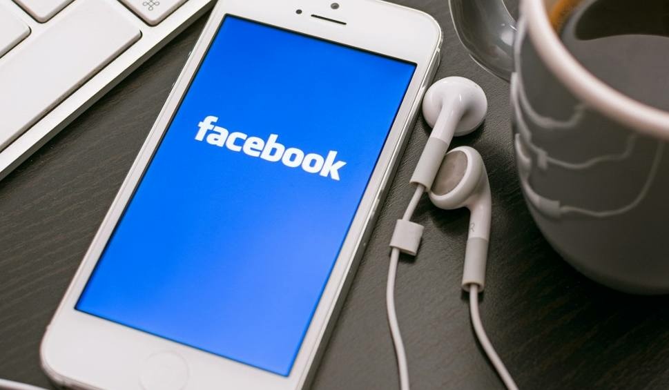 Wiśnia, banan, awokado i inne owoce na Facebooku. O co chodzi?